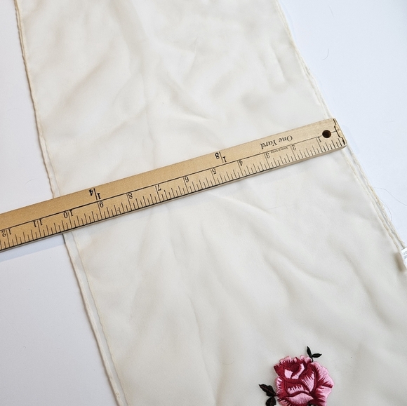Elegant Cream Scarf with Rose Embroidery - Picture 4 of 5